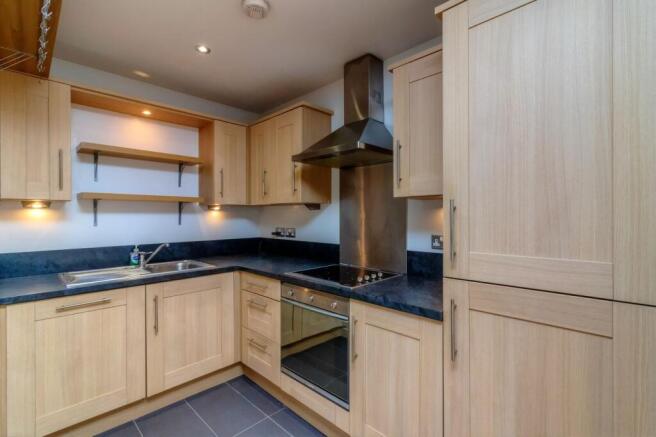 2 bed Apartment to rent Image 4