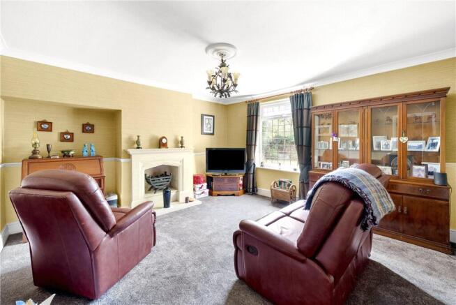 5 bed Detached for sale Image 6