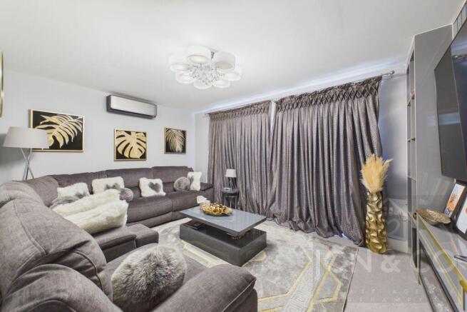 Buxton Way | Buckton Fields | NN2 photo 4