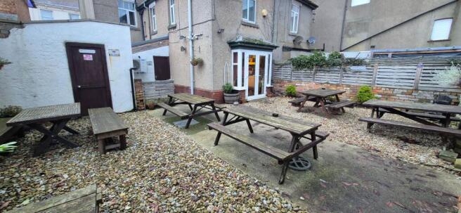 5 bed Block of Apartments for sale Image 7