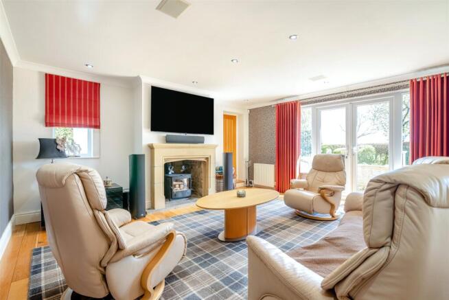 4 bed Detached for sale Image 11