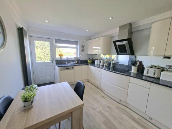 KITCHEN/BREAKFAST ROOM