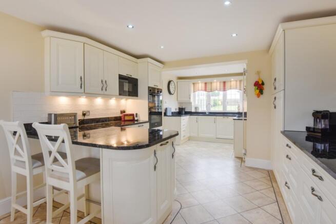 Kitchen / Dining Roo
