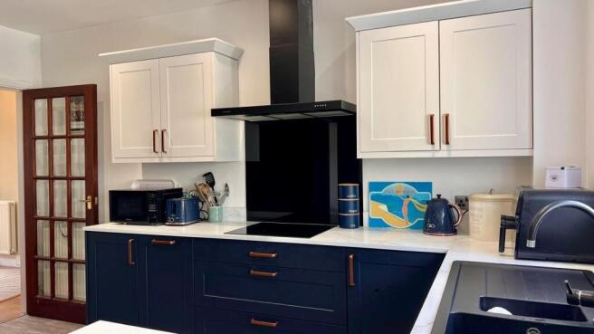 Kitchen1.jpg