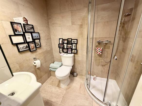 4 bed Detached Bungalow for sale Image 10