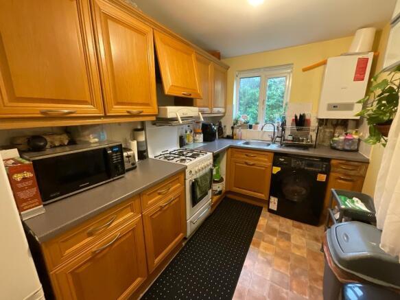KITCHEN 11'6 x 7'3