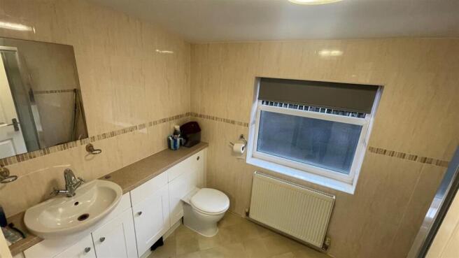 4 bed House Share to rent Image 5