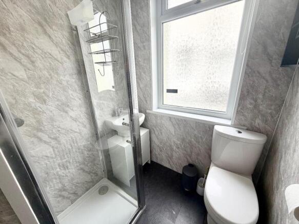 3 bed Semi-Detached to rent Image 8