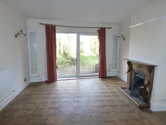 SITTING ROOM: