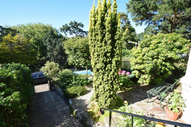 FRONT GARDEN