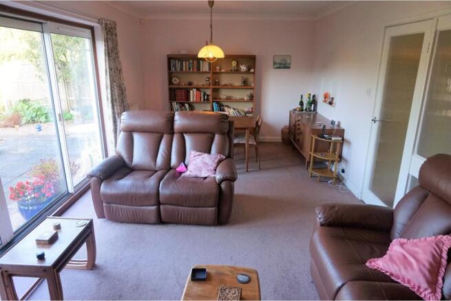 Lounge/Dining Room