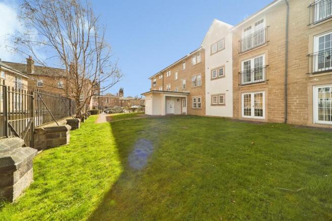 2 bed Apartment for sale Image 5