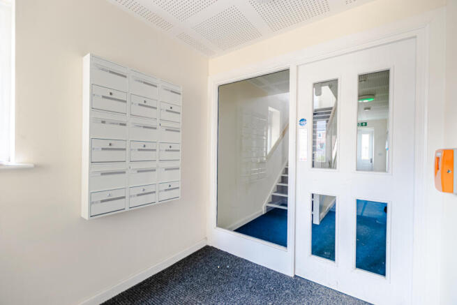 2 bed Apartment for sale Image 12