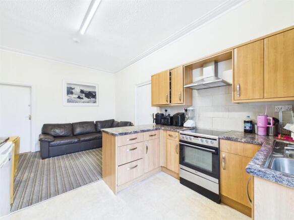 2 - five bedroom HMO maisonette.jpg