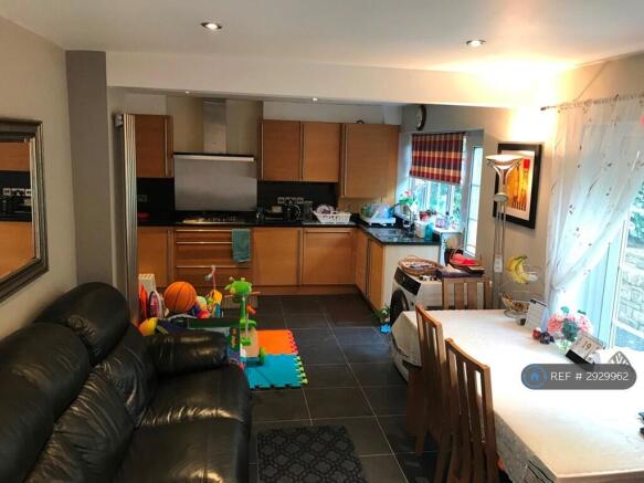 5 bed Detached to rent Image 7