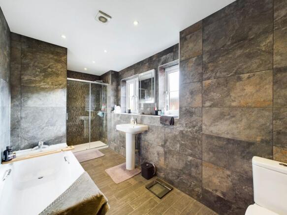 FAMILY BATHROOM