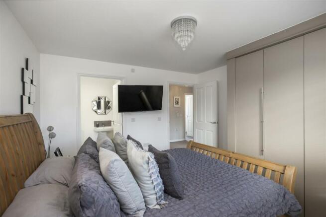 29 Russell Avenue_17.jpg