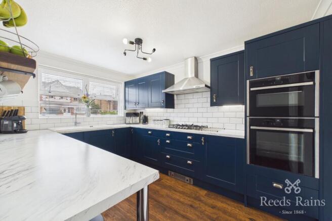 4 bed Detached for sale Image 4