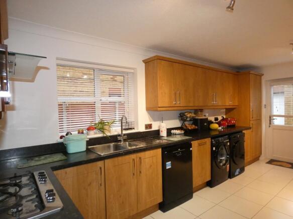 4 bed Detached for sale Image 8