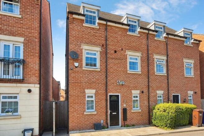 3 bed Semi-Detached for sale in selby