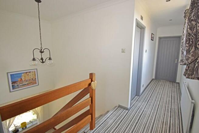 48 Santridge Lane, landing a.jpg
