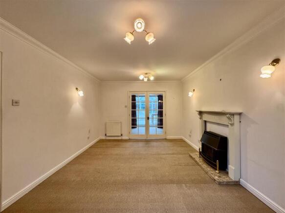 4 bed Detached for sale Image 6