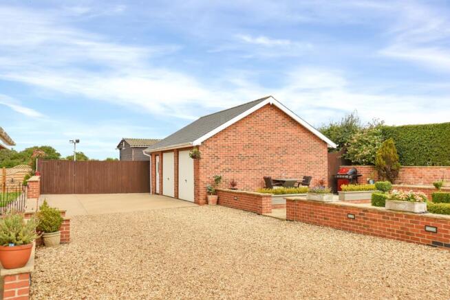 DOUBLE GARAGE