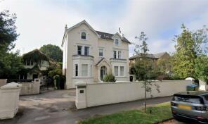 Flat 12, 48 Camden House, Wolsey Road, East Molesey KT8 9EN