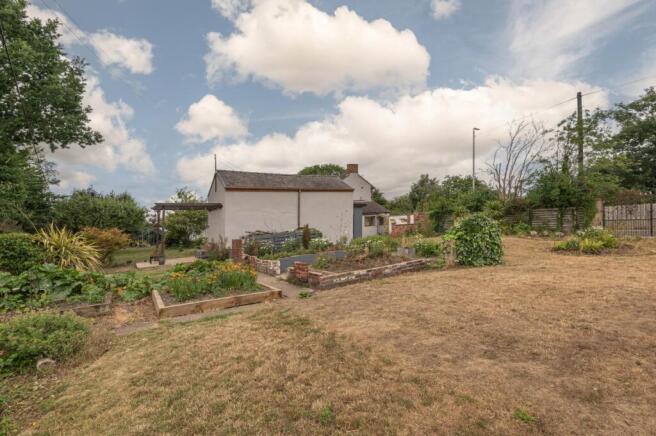 Side garden 