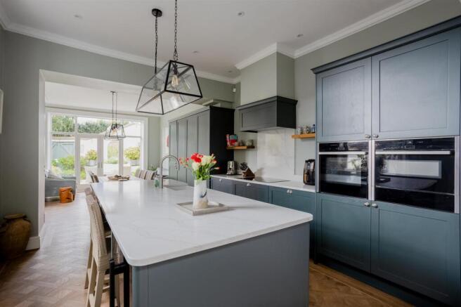 5 bed Semi-Detached for sale Image 10