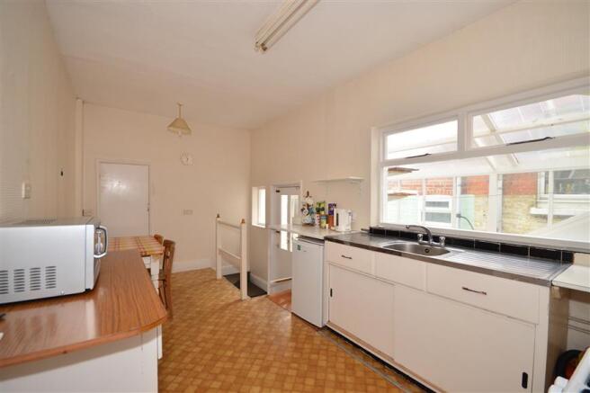 Kitchen/ Breakfast Room