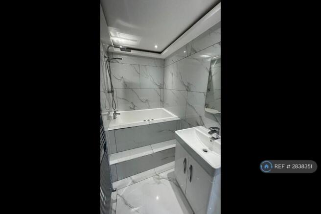 1 bed Flat to rent Image 6