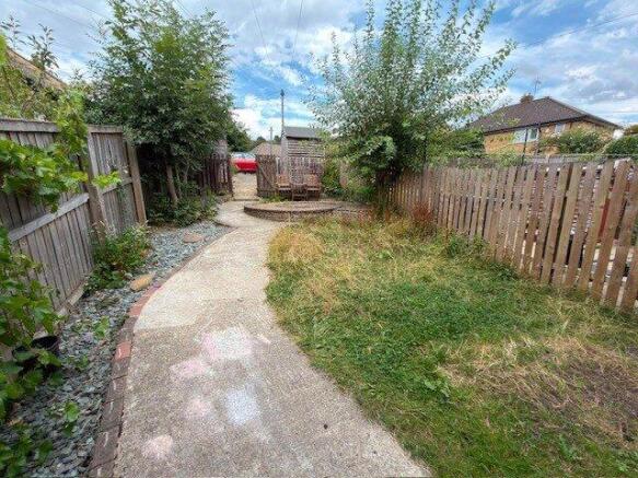 2 bed Terraced to rent Image 6