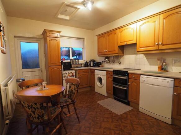 Spacious Breakfast Kitchen 341