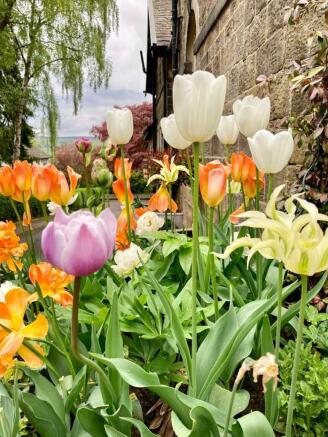 SIDE FLOWERS.jpeg