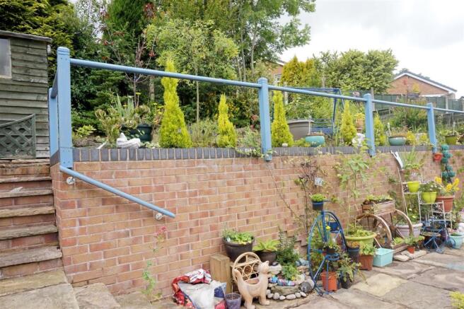LANDSCAPED REAR GARD