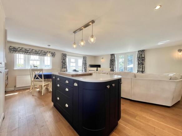 OPEN PLAN KITCHEN LOUNGE DINER