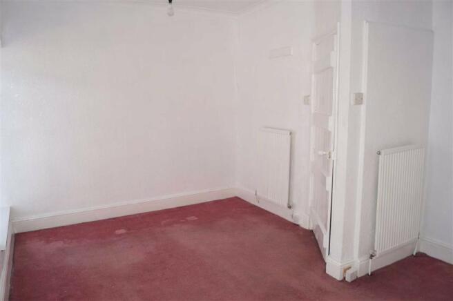 BEDROOM 1 (FRONT)
