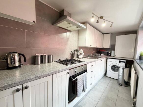 4 bed House Share to rent Image 4