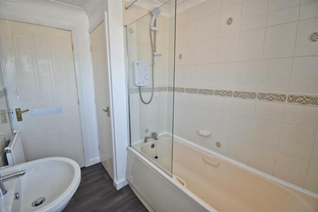 Bathroom 1.jpg