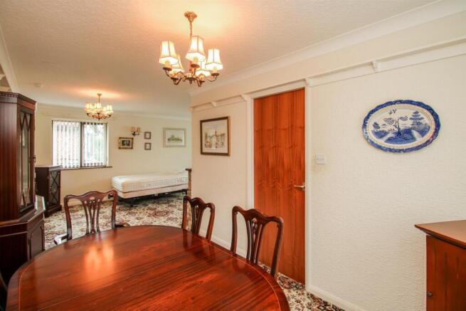 3 bed Detached Bungalow for sale Image 4