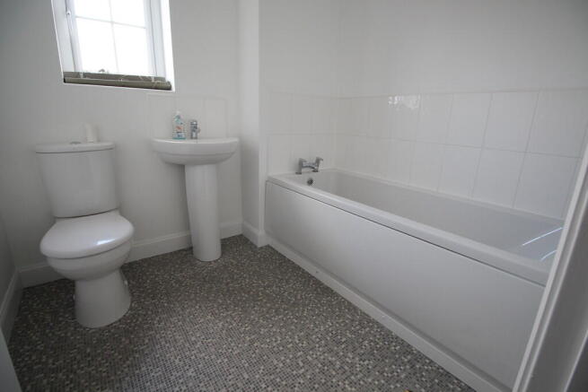 3 bed Semi-Detached to rent Image 10