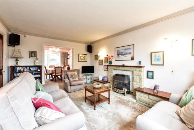 4 bed Detached for sale Image 4