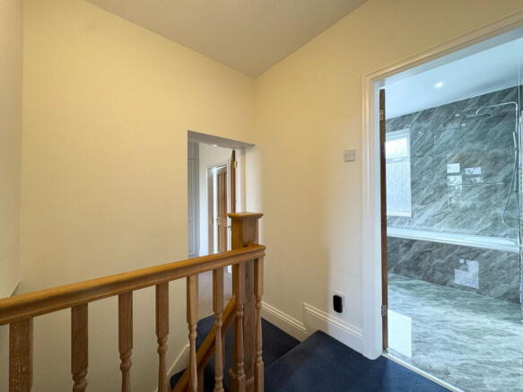 4 bed Semi-Detached for sale Image 12