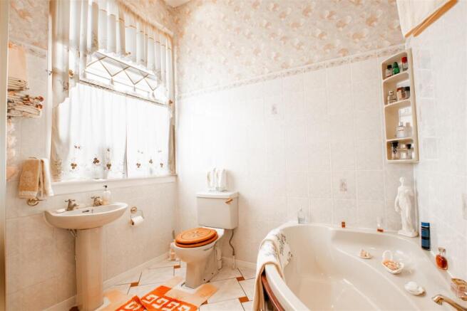 main.bathroom.jpg