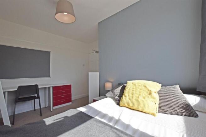 Bright double bedroom with dedicated study area...