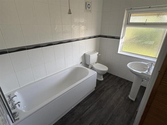 2 bed Semi-Detached to rent Image 6