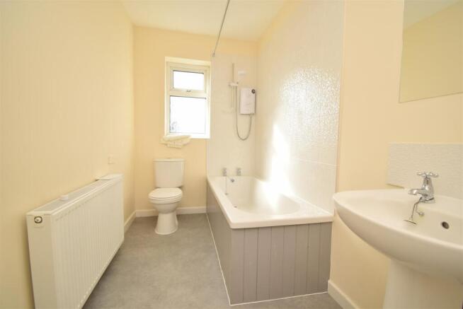 3 bed Terraced to rent Image 5