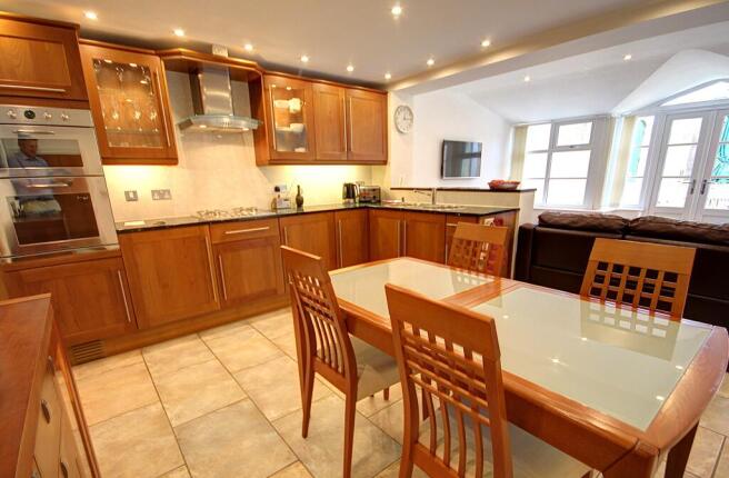 2 bed Detached for sale Image 6
