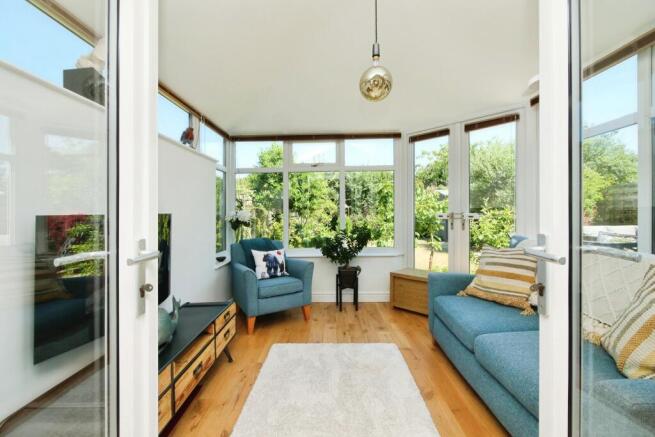 4 bed Semi-Detached for sale Image 8